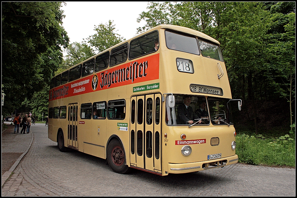 Auf der Berliner Linie 218, auch Wannsee-Linie genannt, kommen immer wieder Busse der AG Traditionsbus Berlin zum Einsatz. Am 23.05.2010 war der Büssing DE 72 unterwegs zum S-Bahnhof Wannsee (B-Z 2437H)