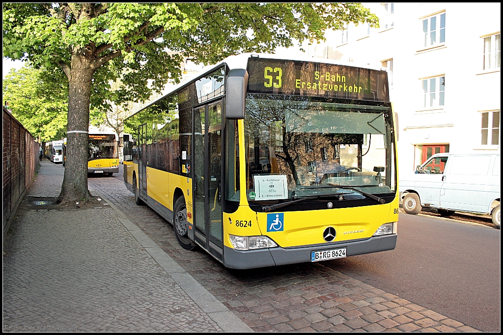 Wagen 8624 der Fa. Omnibusgesellschaft J. Hartmann GmbH war am 21.05.2010 eingesetzt im S-Bahnersatzverkehr zwischen Nöldnerplatz und Karlshorst (B-RG 8624)